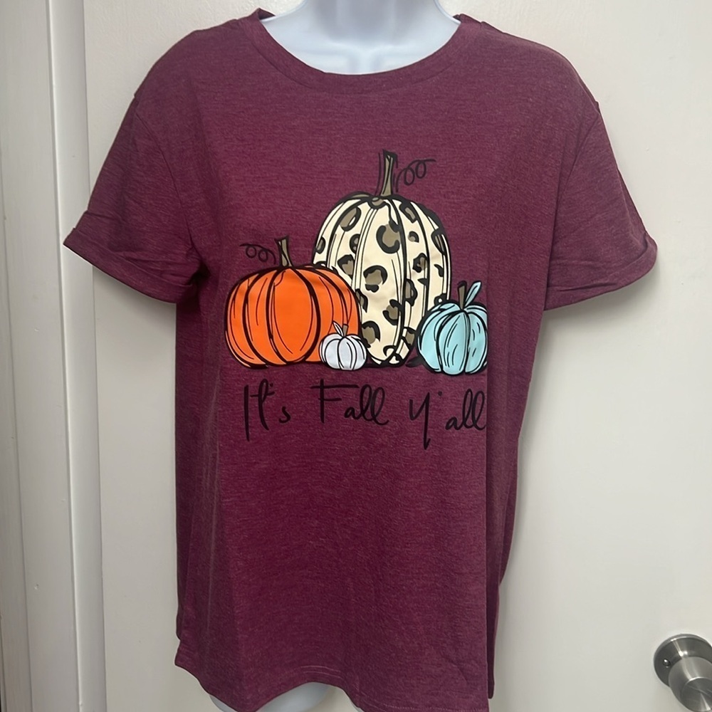118. Fall theme Short Sleeve T-Shirt, 4 Pumpkin Design “It’s Fall Y’all” Sz. M